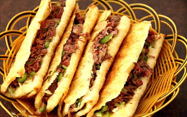 马属于什么类动物，马是属于兽类吗（马看上去处处比驴强）