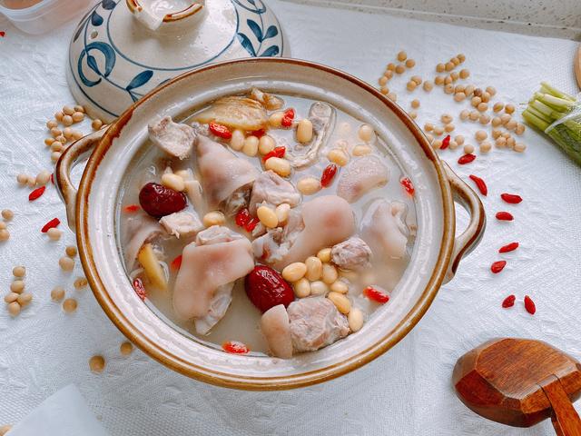 黄豆汤的功效和作用，黄豆汤的作用与功效（秋冬进补不能缺的一碗汤）