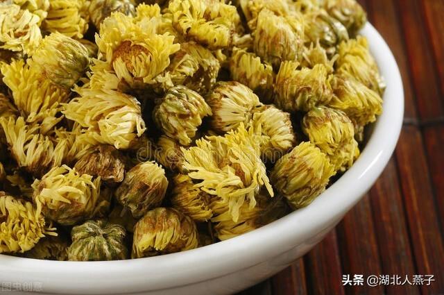 春天的花有哪些，春天21种可以食用的鲜花（一年四季都盛开的花是什么花）