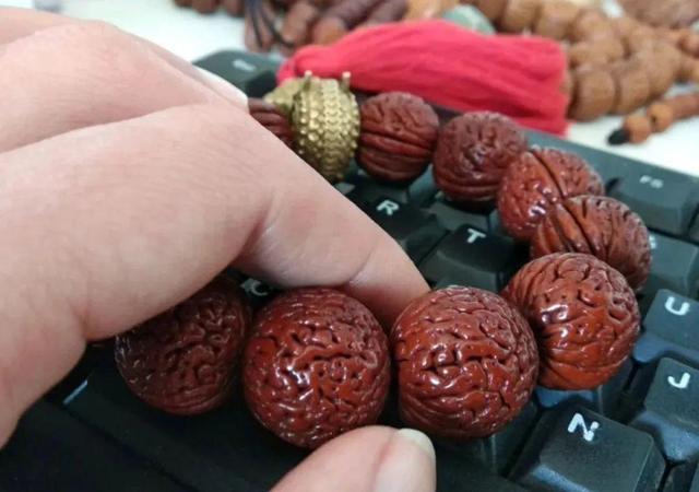 桃核的盘玩的大忌，还别说，这4种桃核，还挺漂亮