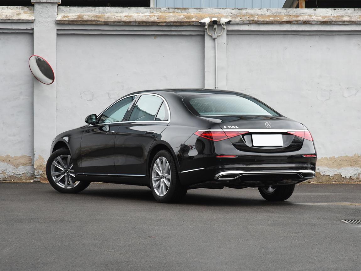 2022款奔驰s400l豪华型(它是一台落地价不到100万的奔驰s级轿车)