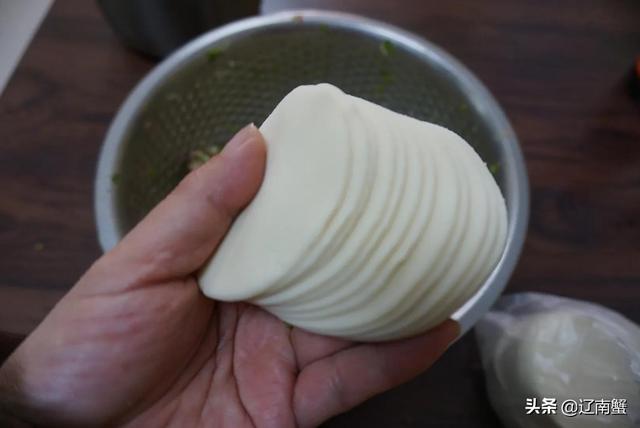 鸡蛋香菜的饺子的做法，香菜鸡蛋馅饺子（煮一锅煎一锅）