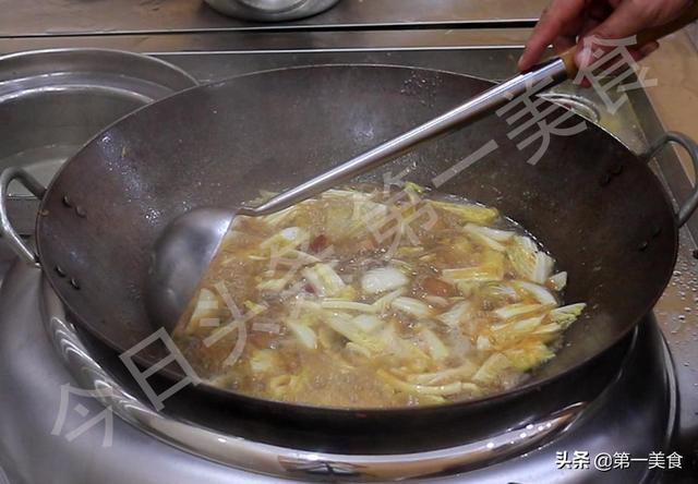 东北乱炖都有什么菜，东北乱炖是东北哪里的菜（东北的四大“硬菜”）