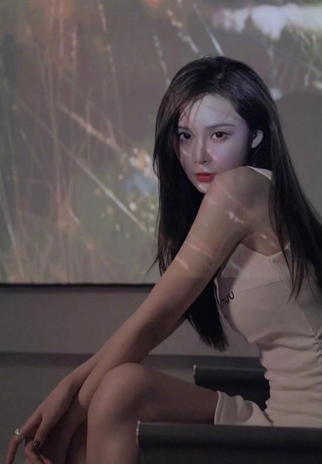 三个出轨的女人，女人出轨的3个表现（牵扯三个女人不同的房间）