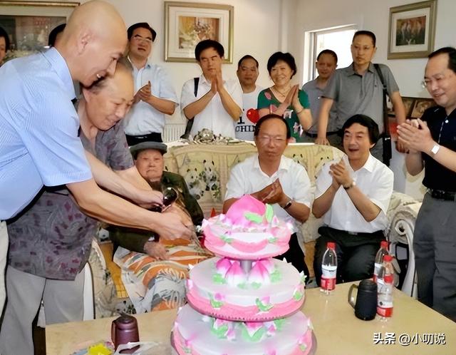 万达老总王健林：尽孝百岁父亲，一生0绯闻，头疼独子王思聪婚事