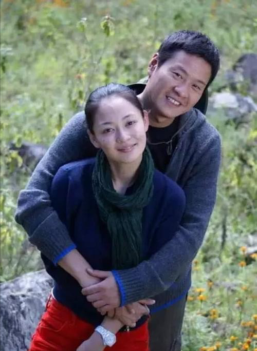连奕名前妻陈佳妍：离婚后独自抚养女儿，不用男人也幸福