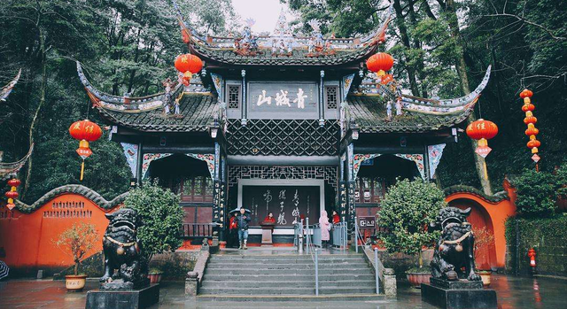 包含有16个外国典故的一幅绝妙对联，创意春联怎么做（七副耳熟能详的千古名联）