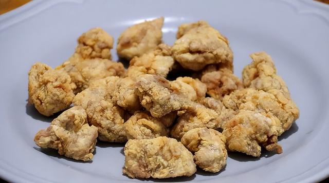 菠萝和凤梨的区别，菠萝和凤梨的区别你知道吗（菠萝和凤梨是不是同一种水果）
