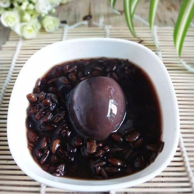 蛋酒的做法，核桃蛋酒的做法（家常美食：黑豆蛋酒汤）