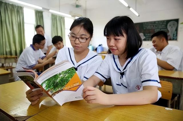 学霸暗恋一个人的8种表现，暗恋一个人的8种表现（家长这样培养就对了）