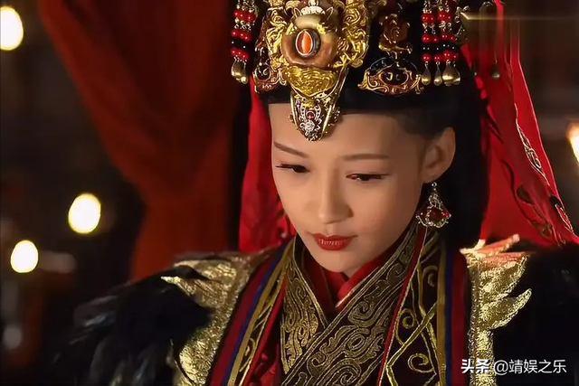 芈月传孙怡饰演的芈瑶，当众搂抱男经纪人关系亲密