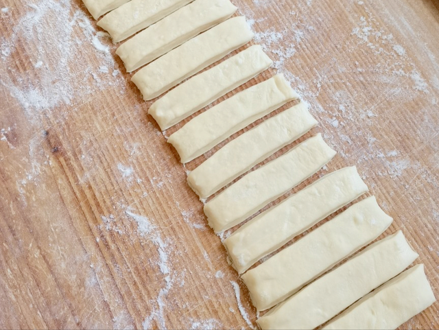 油条面怎样做才能又酥又松软,油条怎么和面才外酥里嫩(做对了蓬松酥脆