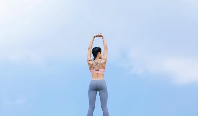 运动完不拉伸会怎样，健身完不拉伸有什么危害（助你学会拉伸，减肥事半功倍）