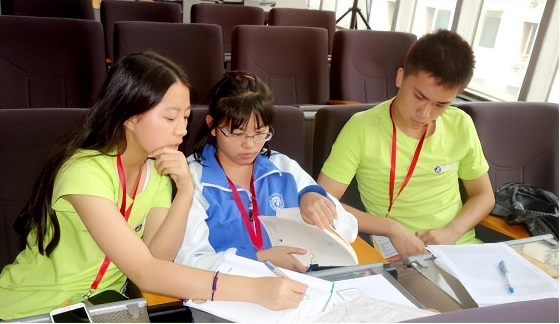 公立学校不如私立学校（上学要选择公立学校还是私立学校）