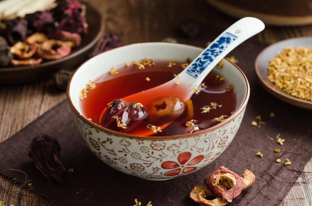 天气太热了怎么办，夏天晚上太热了怎么可以凉快（这四种夏日饮品）