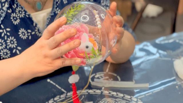 捏小兔子步骤大全图解，如何用橡皮泥捏只小兔子（把“玉兔”捧在手心里）