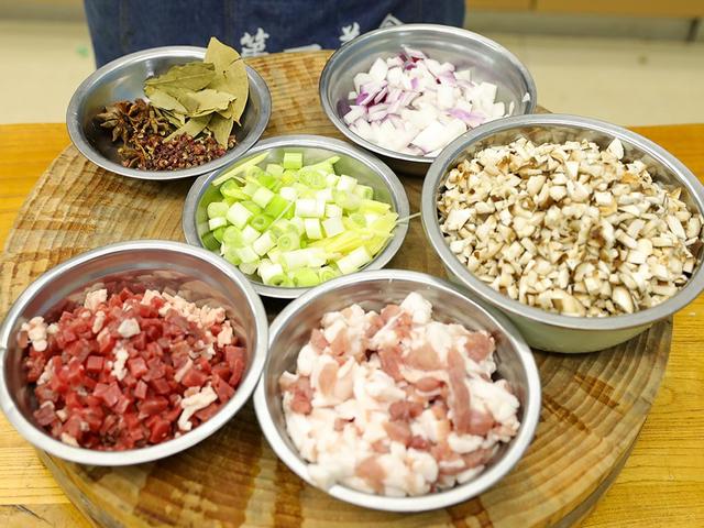 大厨分享4款制作方便的下饭酱，酱的组词和拼音和部首