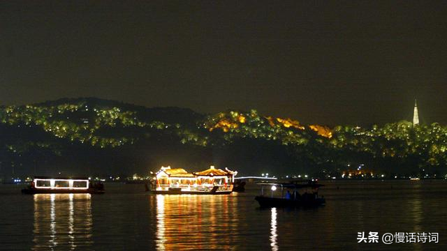 白居易关于元宵的诗句，白居易写的关于元宵节的诗（二十个字就写出了杭州的美轮美奂）