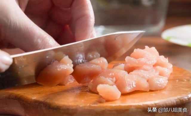 宫保鸡丁制作方法，牢记“料汁的配比”（怎么炒宫保鸡丁）