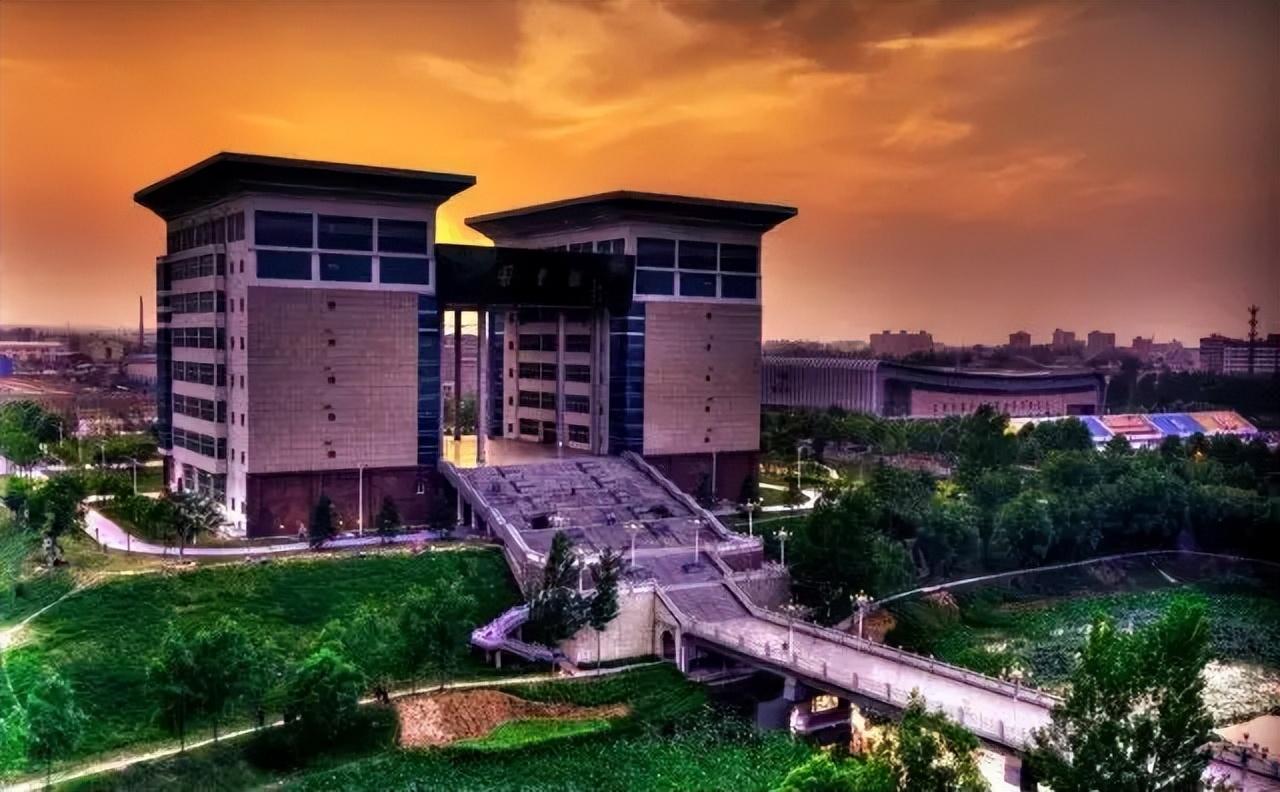 新乡工业科技学校（中原工学院）