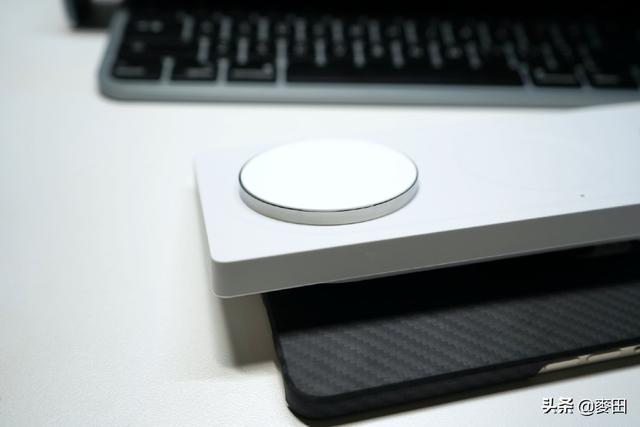 苹果手机无线充电，苹果x怎么无线充电（iPhone13）