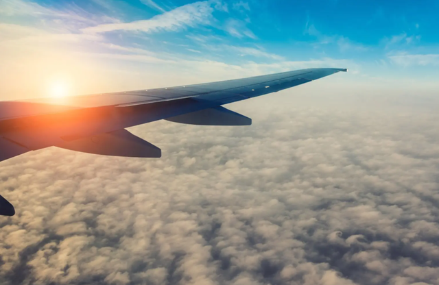 飞机为什么会飞，飞机为什么会飞简单回答（一架飞机几百吨重）