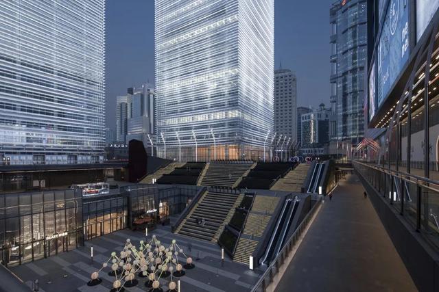 陆家嘴金融广场，上海浦东金融广场——将浦东新区商业和交通配套无缝结合