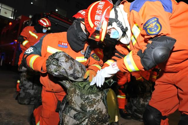 内蒙古锡林郭勒盟东乌珠穆沁旗发生3.1级地震 震源深度15千米，内蒙古锡林郭勒盟东乌珠穆沁旗发生3.1级地震（整装待发——东乌珠穆沁旗突发地震）