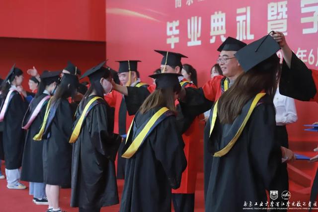南京工业大学浦江学院毕业证，南京工业大学浦江学院毕业证图片（南京工业大学浦江学院举行2022届本科毕业典礼暨学位授予仪式）