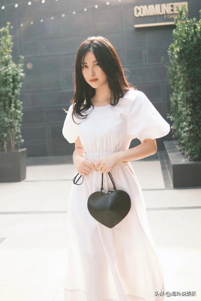 出身显赫资源顶流美艳惊人的朱珠，朱珠现状（连续10年入选全球百美的女人）