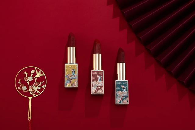 唐代墓室壁画作品，已成为国潮中顶流IP。唐代壁画临摹绘画作品收藏热