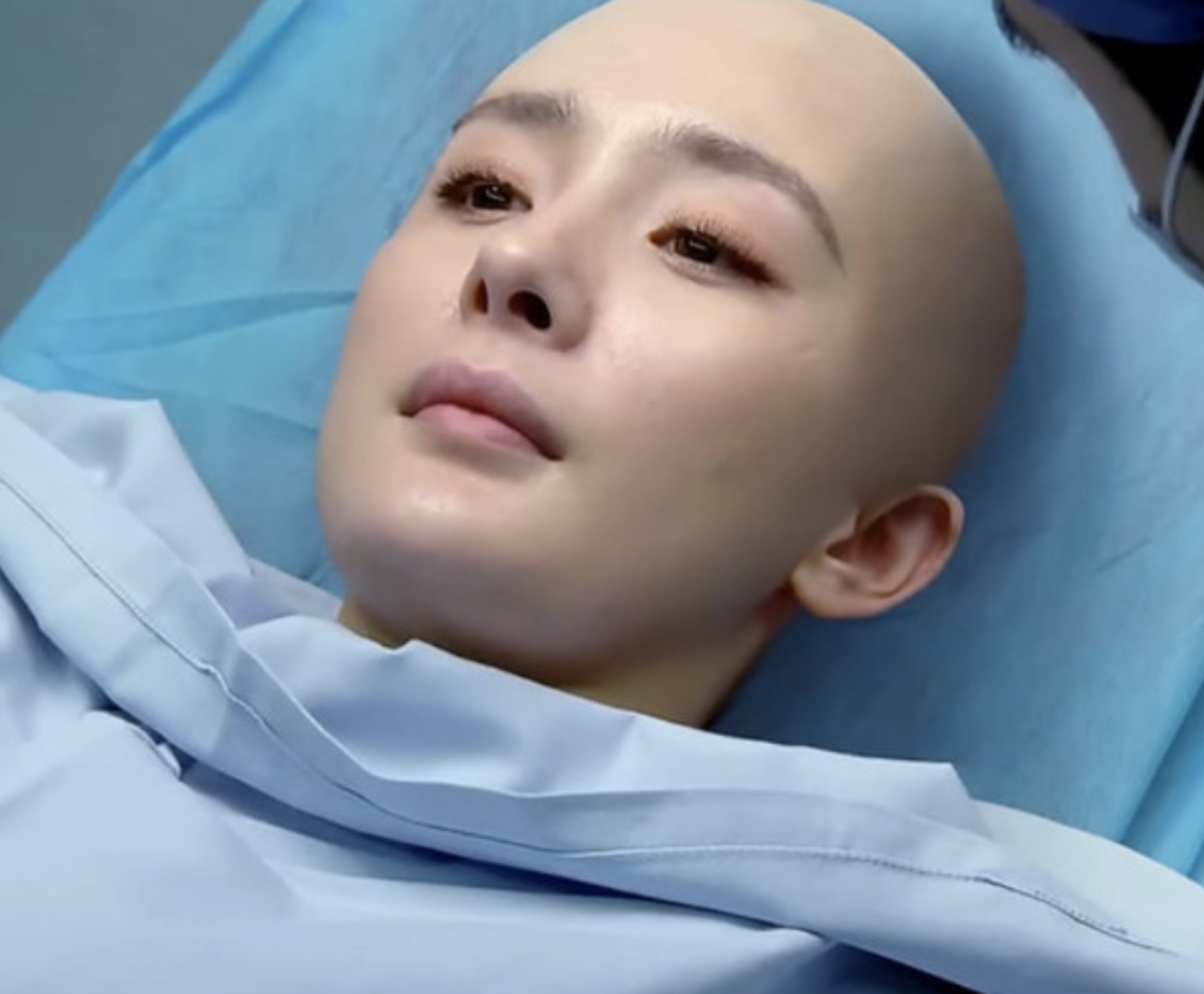 10位女星扮"光头",有人敬业真剃光,有人戴头套做特效各显神通