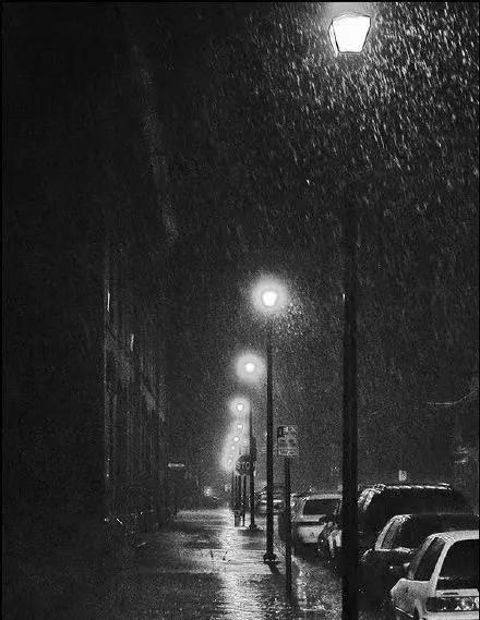 闲来听夜雨，静静的聆听夜雨