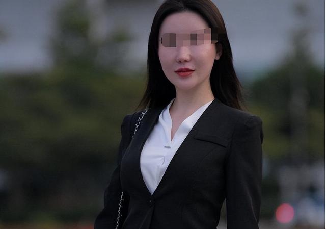 梦见自己洗头发是什么征兆女人，女人梦见洗头发预兆（梦里自己是一个女人做家务）