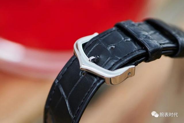 卡地亚tank什么档次，卡地亚tank大小尺寸（卡地亚最有品味的入门款Tank）