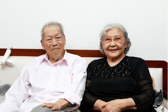 导演管虎个人简历，见证您与妈妈的患难与恩爱