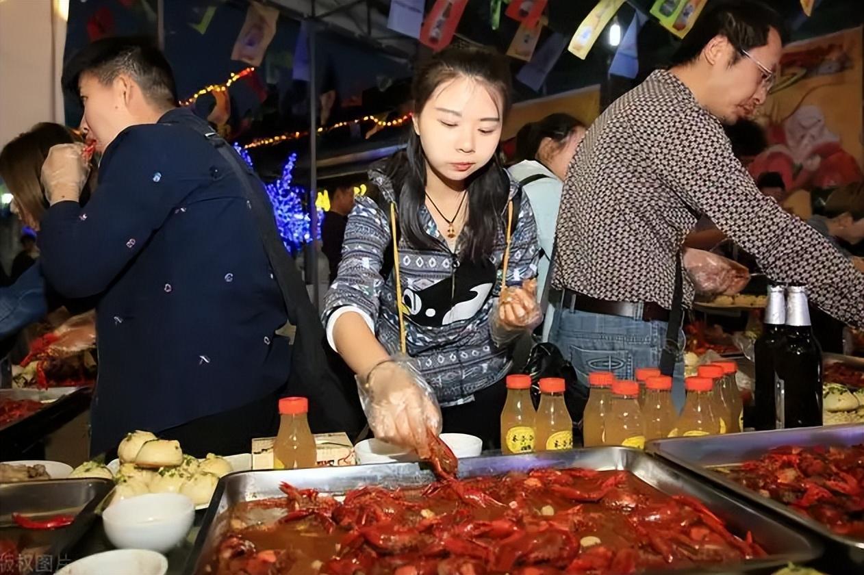 烧烤店怎么经营生意才能火，烧烤店怎么经营生意才能火爆起来？