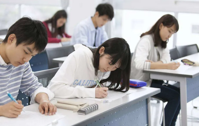 近年来大专比较热门的专业有哪些，近年来大专比较热门的专业有哪些专业（专科就业很好的3个专业）