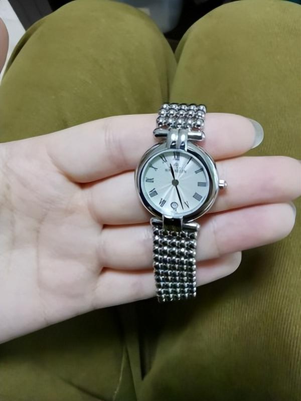 女士手表排行榜前十名，品牌手表女排行榜前十名（看看这两款女士手表吧）