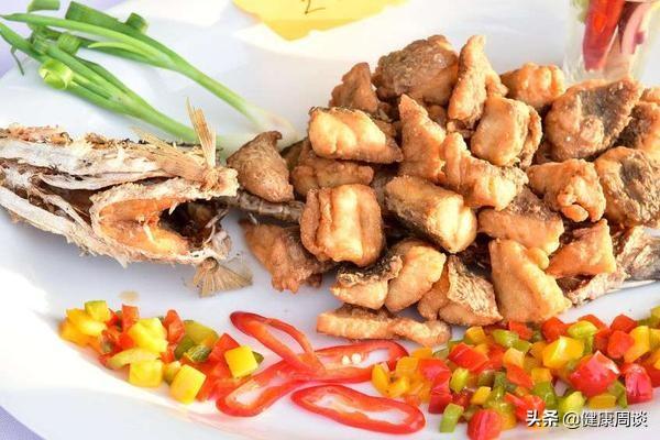 口腔溃疡吃什么好的快，口腔溃疡吃什么好得快（注意饮食的同时还需远离两物）