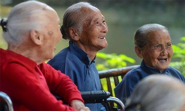 满一百岁在古代称为什么，古代满100岁的人称为什么（2022老人年龄新标准）