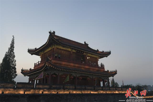 真正的荆州古城，“荆州古城独特性在于它保存了一个完整的古城”