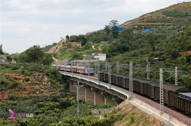 云南省境内玉蒙铁路的火车终点站,玉蒙铁路复线(与梦同行 二>货畅滇东