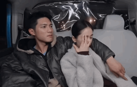 王朔与王子文私下关系，与贾乃亮传绯闻多年、未婚生子