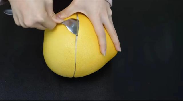 柚子怎么剥比较简单，柚子怎么剥才好剥（剥柚子最棒的3个方法）