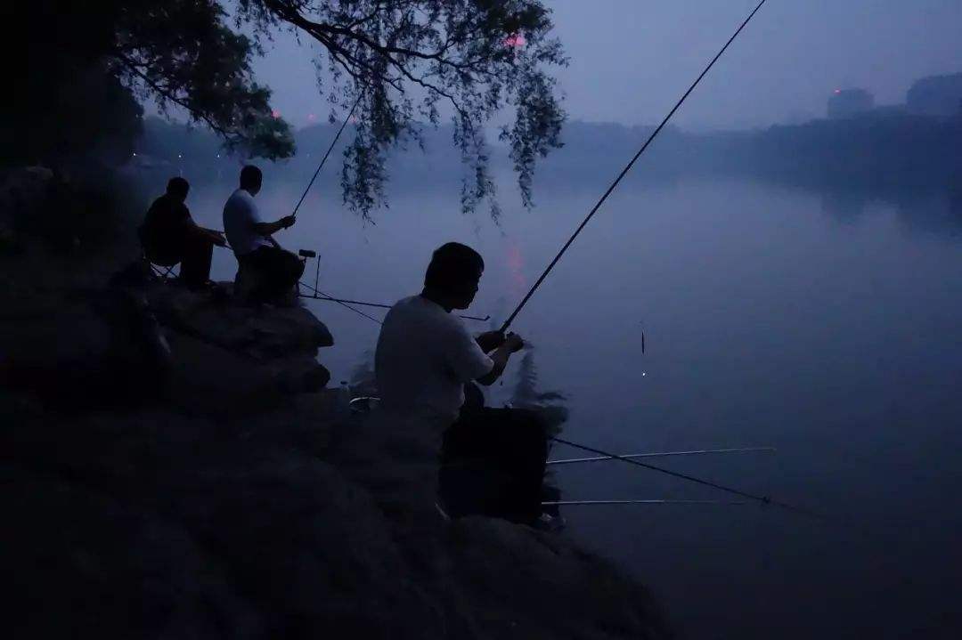 白天黑夜调漂无忧！一招搞定换浮漂烦恼，简单图解轻松上手，钓鱼更高效