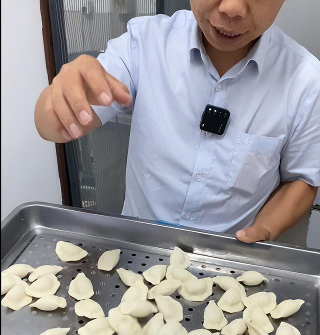 饺子机多少钱一台，全自动饺子机一般都多少钱一台吗（用饺子机做出来的饺子一冻就裂）