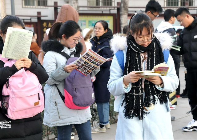 从2020大纲看英语一英语二各题型难度大分析，2023考研英语二题型（你要知道英语一和英语二难度差别有多大）