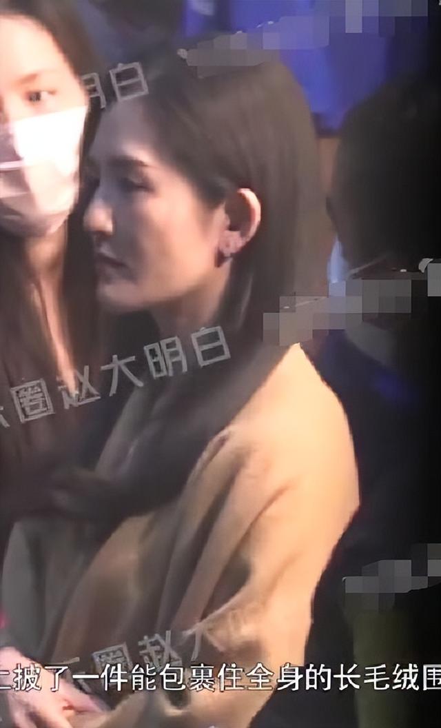 张杰谢娜婚纱照，张杰和谢娜结婚时的样子（女方皮肤松弛面容憔悴）