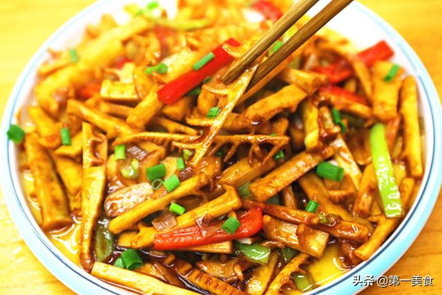 新鲜竹笋的做法，炒新鲜竹笋的家常做法（牢记：1不忘2不放3不吃）